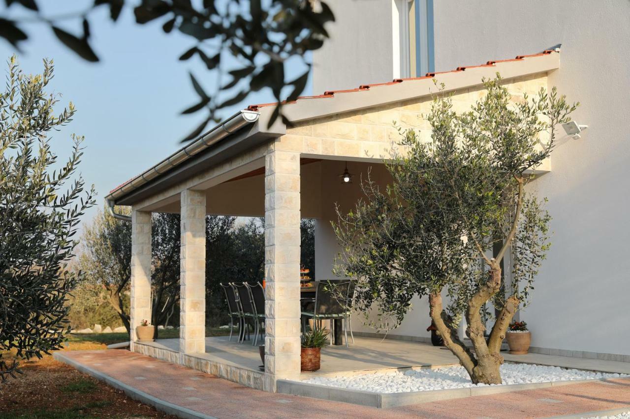 Holiday Home Hrast Debeljak Extérieur photo