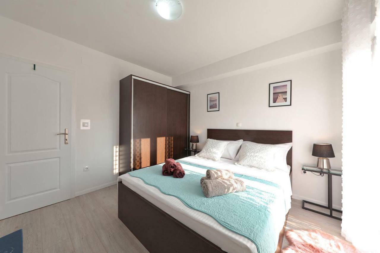 Holiday Home Hrast Debeljak Extérieur photo