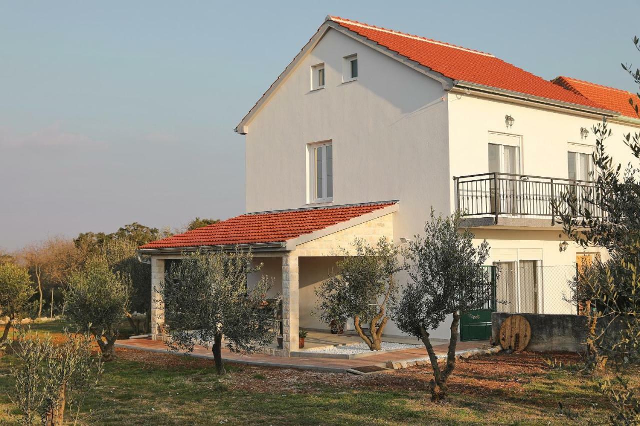 Holiday Home Hrast Debeljak Extérieur photo