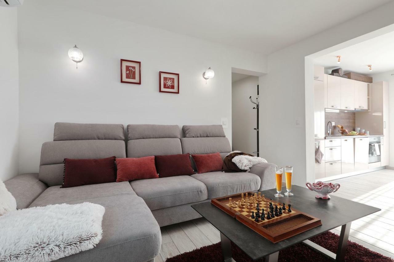 Holiday Home Hrast Debeljak Extérieur photo