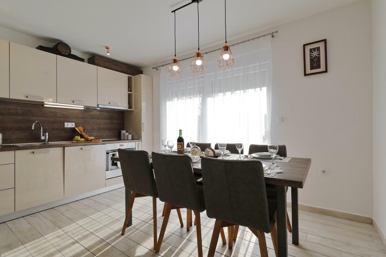 Holiday Home Hrast Debeljak Extérieur photo