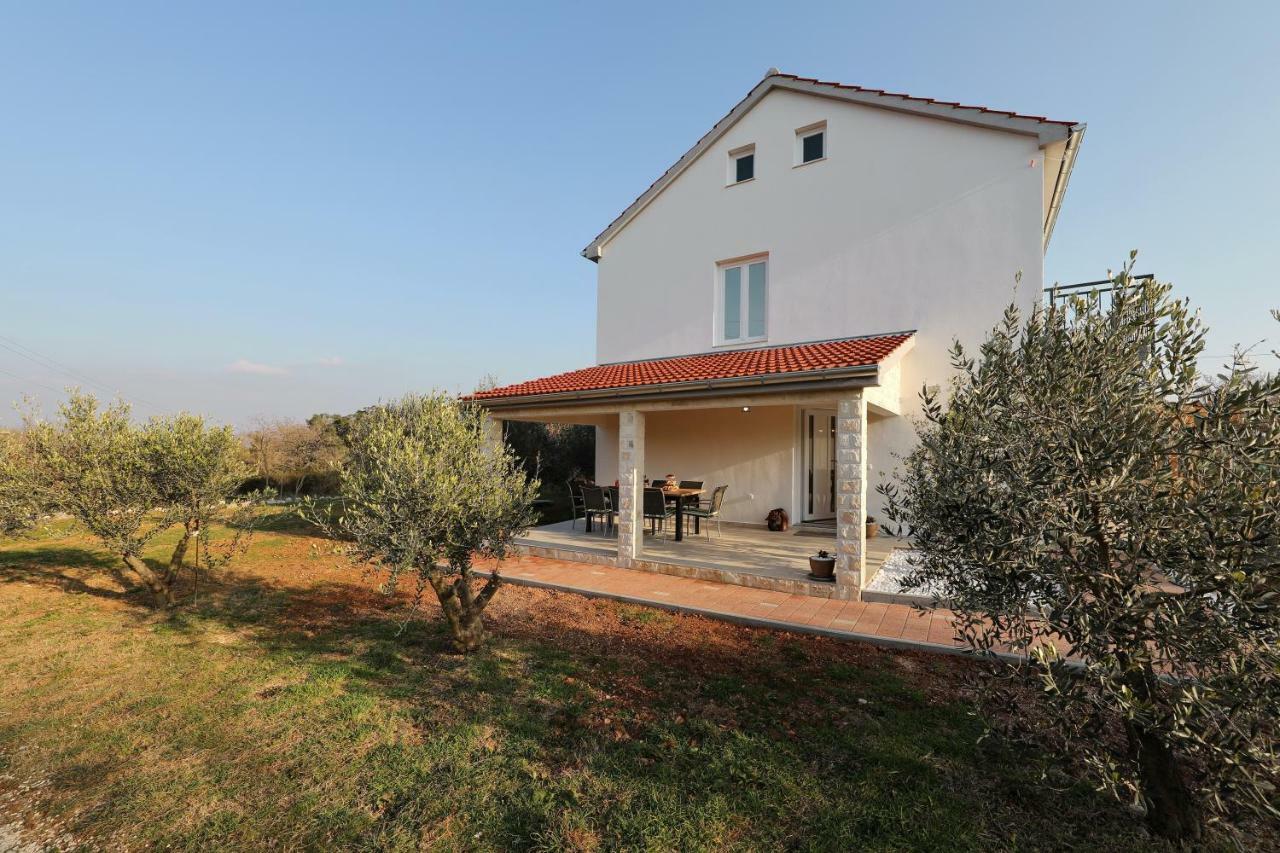 Holiday Home Hrast Debeljak Extérieur photo