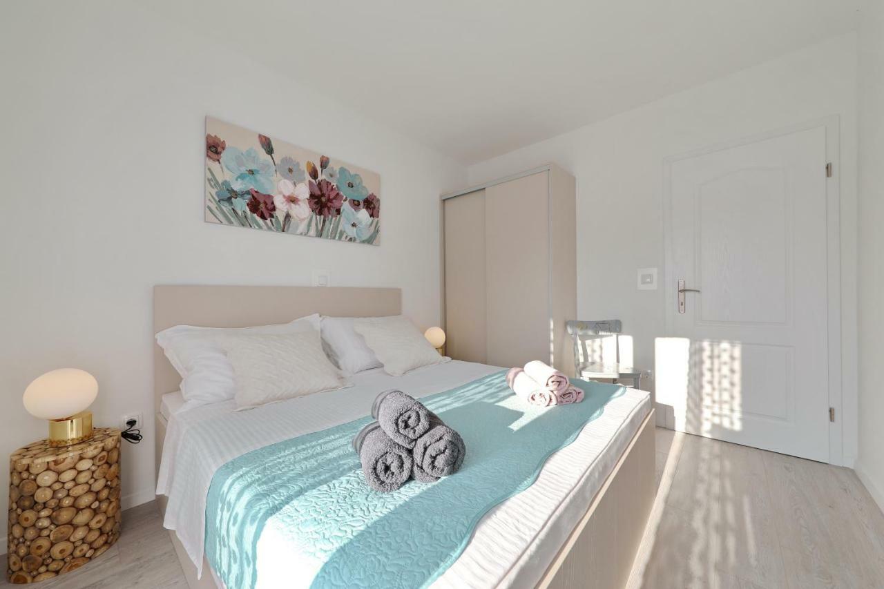 Holiday Home Hrast Debeljak Extérieur photo